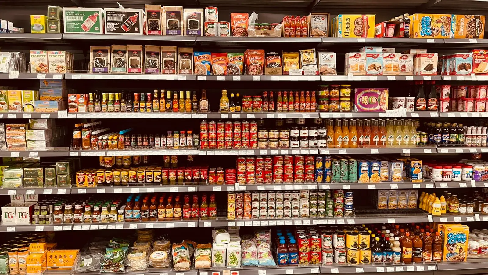 Supermarket Shelves Featuring Crevel Europe Products